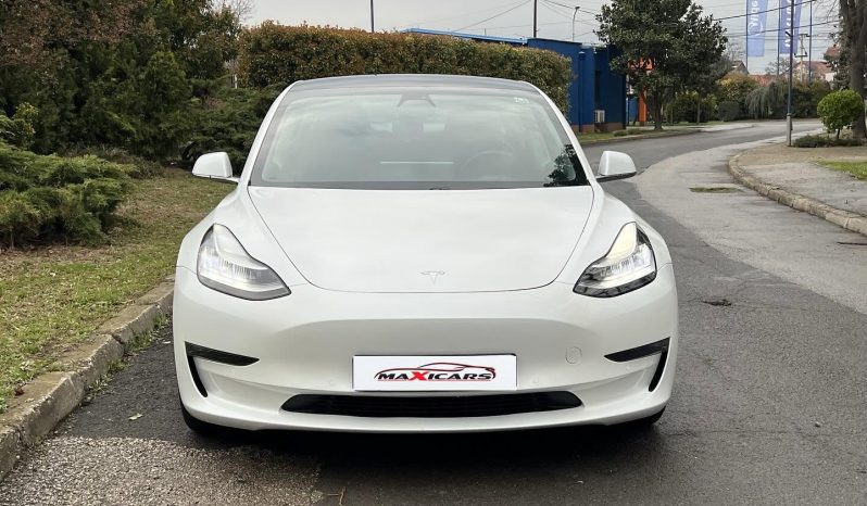
								Tesla Model 3 full									