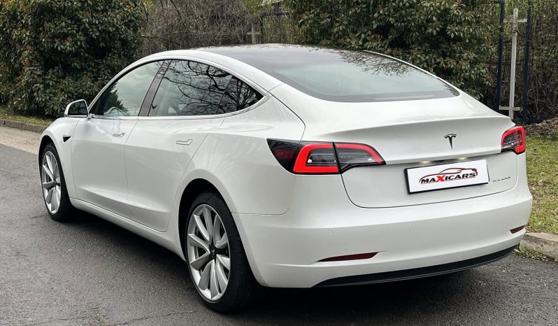 
								Tesla Model 3 full									