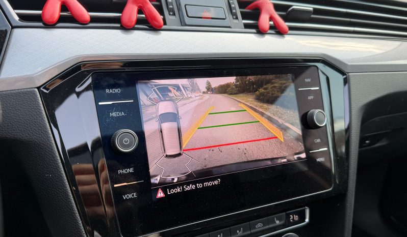 
								Volkswagen Passat 2020 full									