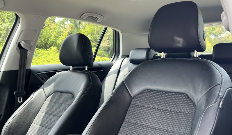 
								Volkswagen Golf 2016 full									