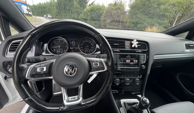 
								Volkswagen Golf 2015 full									