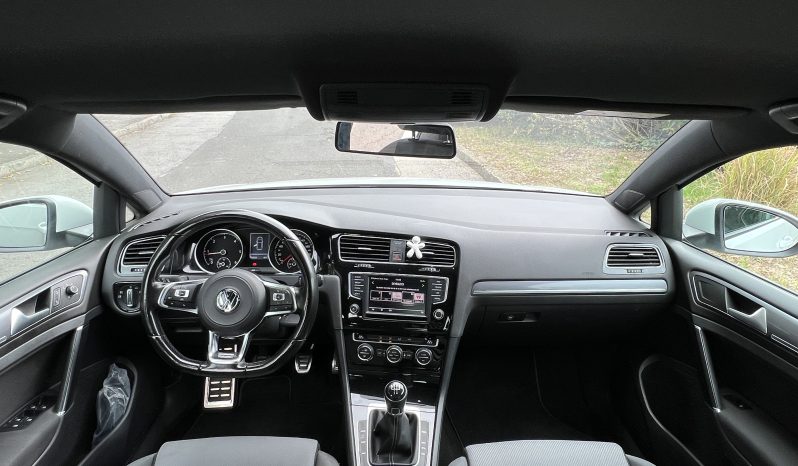 
								Volkswagen Golf 2015 full									