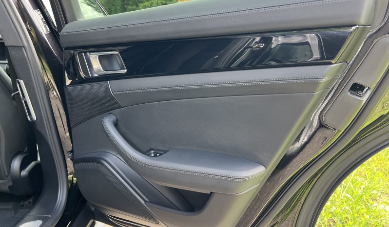 
								Porsche Panamera Sport Turismo E-Hybrid 2023 full									