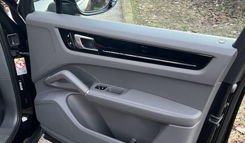 
								Porsche Cayenne E-Hybrid 2020 full									