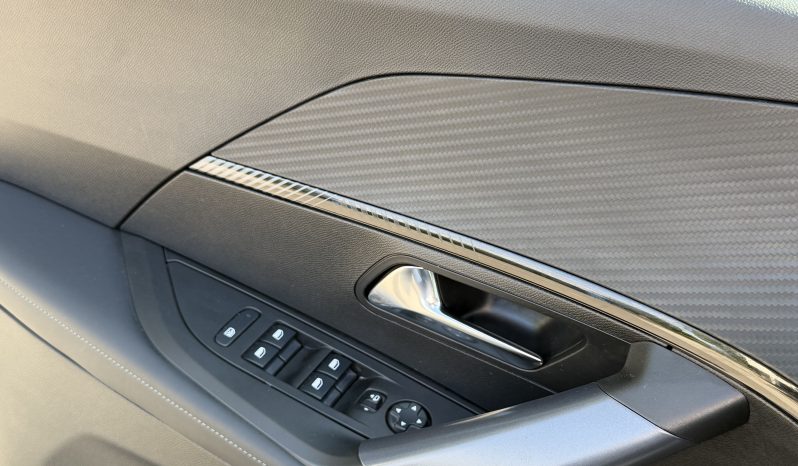
								Peugeot 2008 2020 full									